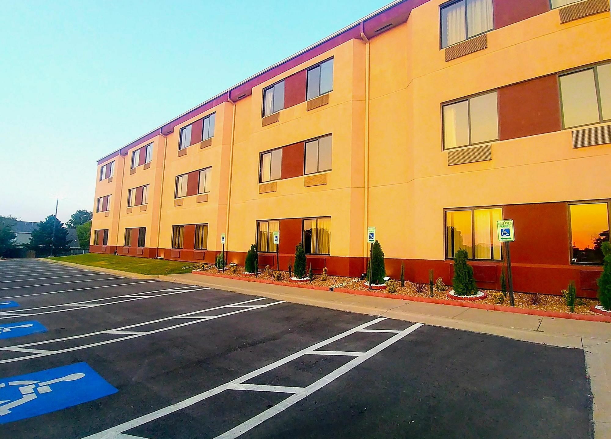 Americas Best Value Inn And Suites Lee'S Summit-Kansas City Kültér fotó